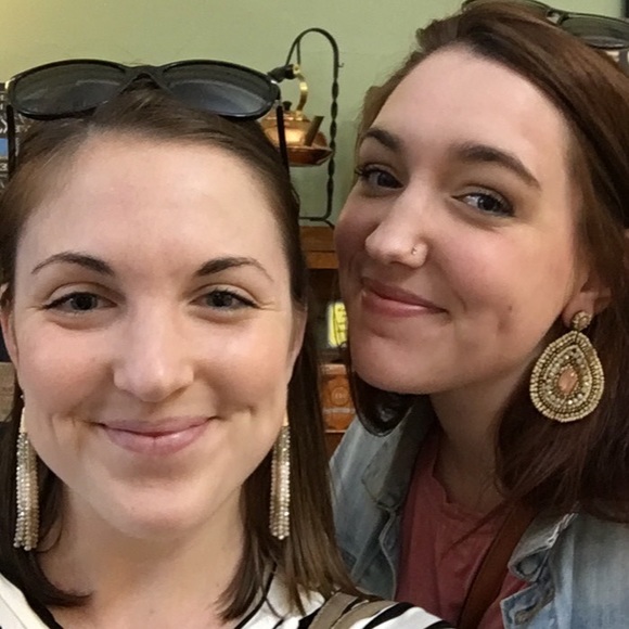 Meet your Posher, Tessa - Picture 1 of 2